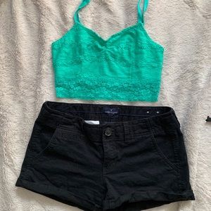 Outfit Crop top/black shorts